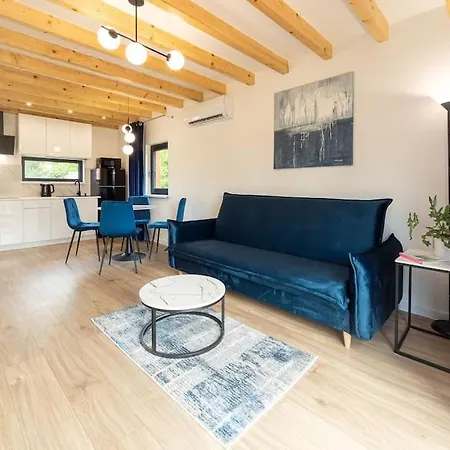 House With Private Hot Tub-near Sea, Lakes And Forest Feriehus *