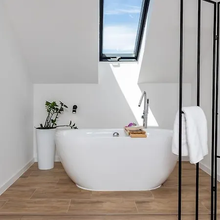 House With Private Hot Tub-near Sea, Lakes And Forest * Kołczewo